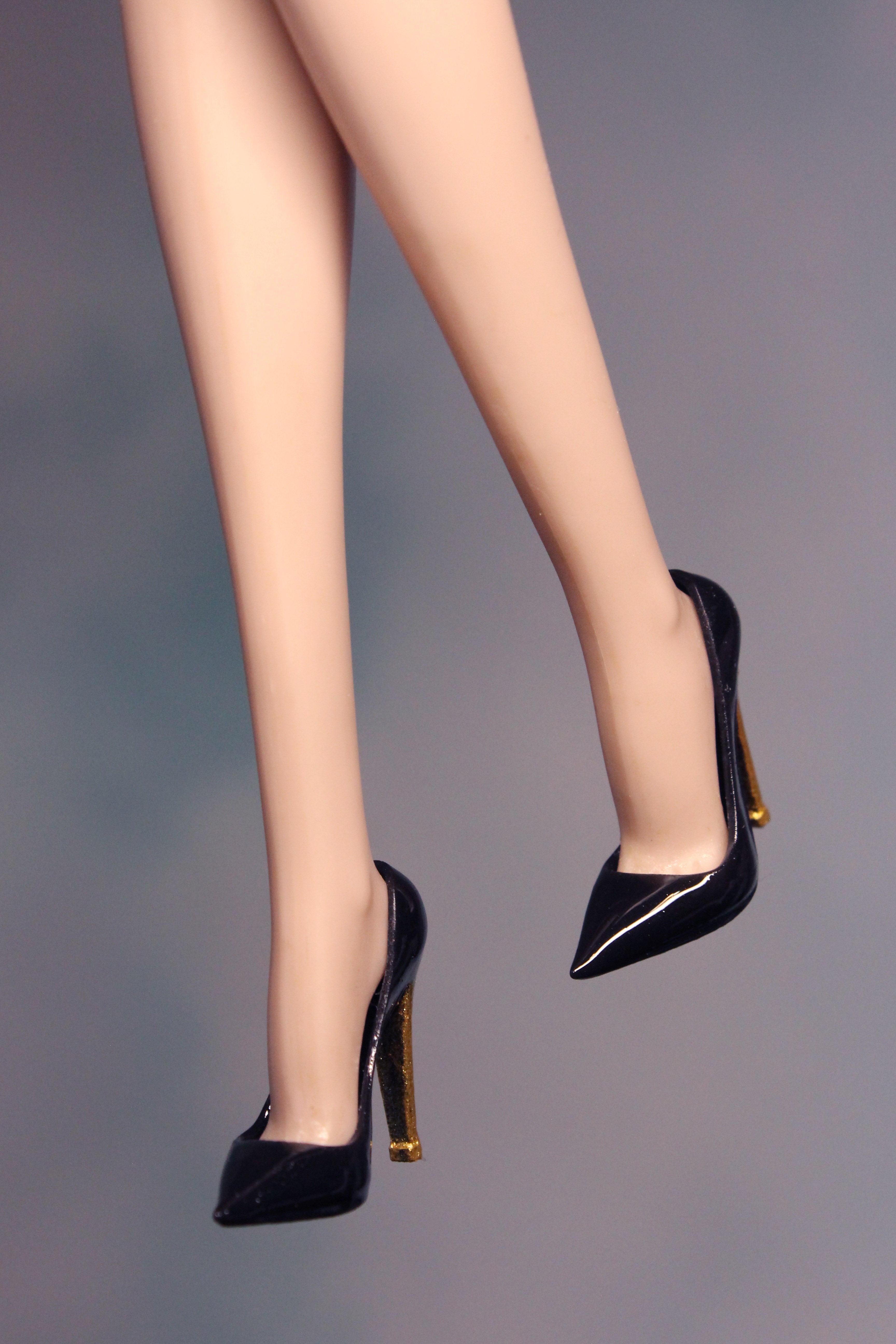 IT-NUFACE & FR - Killer Point Pumps - Gold Heels